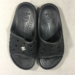 CROCS Baya Slide Unisex Sandals Black Size Men 6/ Women 8 Excellent Skull Charm